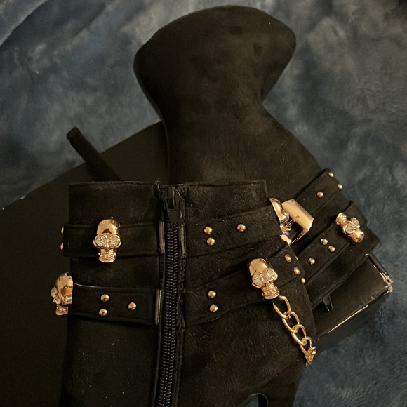 Black Skull Heels - Picture 4 of 6